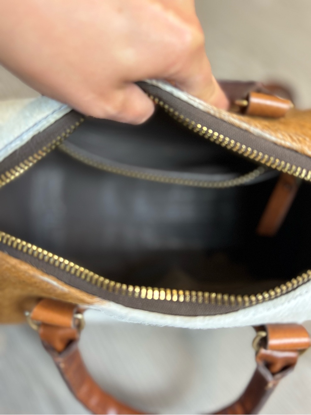 Lucchese Cowhide Handbag With strap - Picture 6 of 8